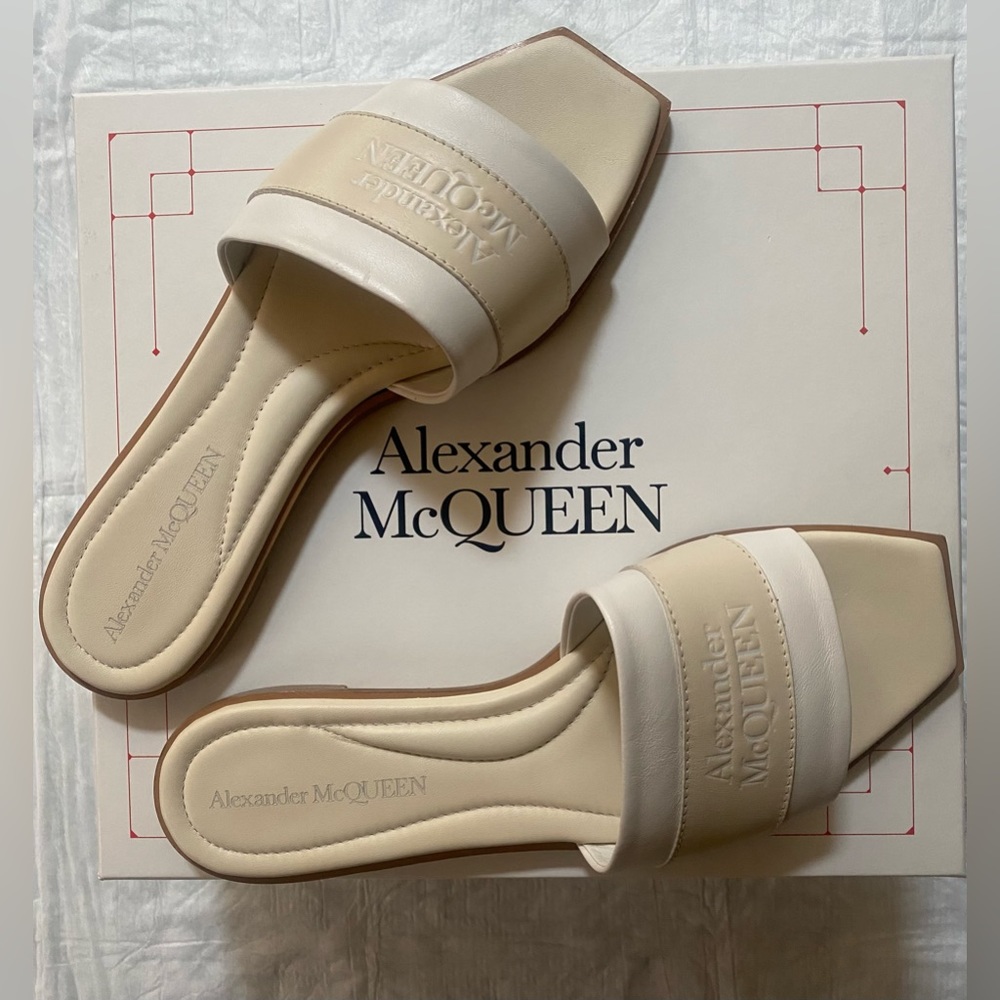 **SOLD**Alexander McQueen PRE❤️IN GREAT CONDITION in Women’s 40/US 9.5
